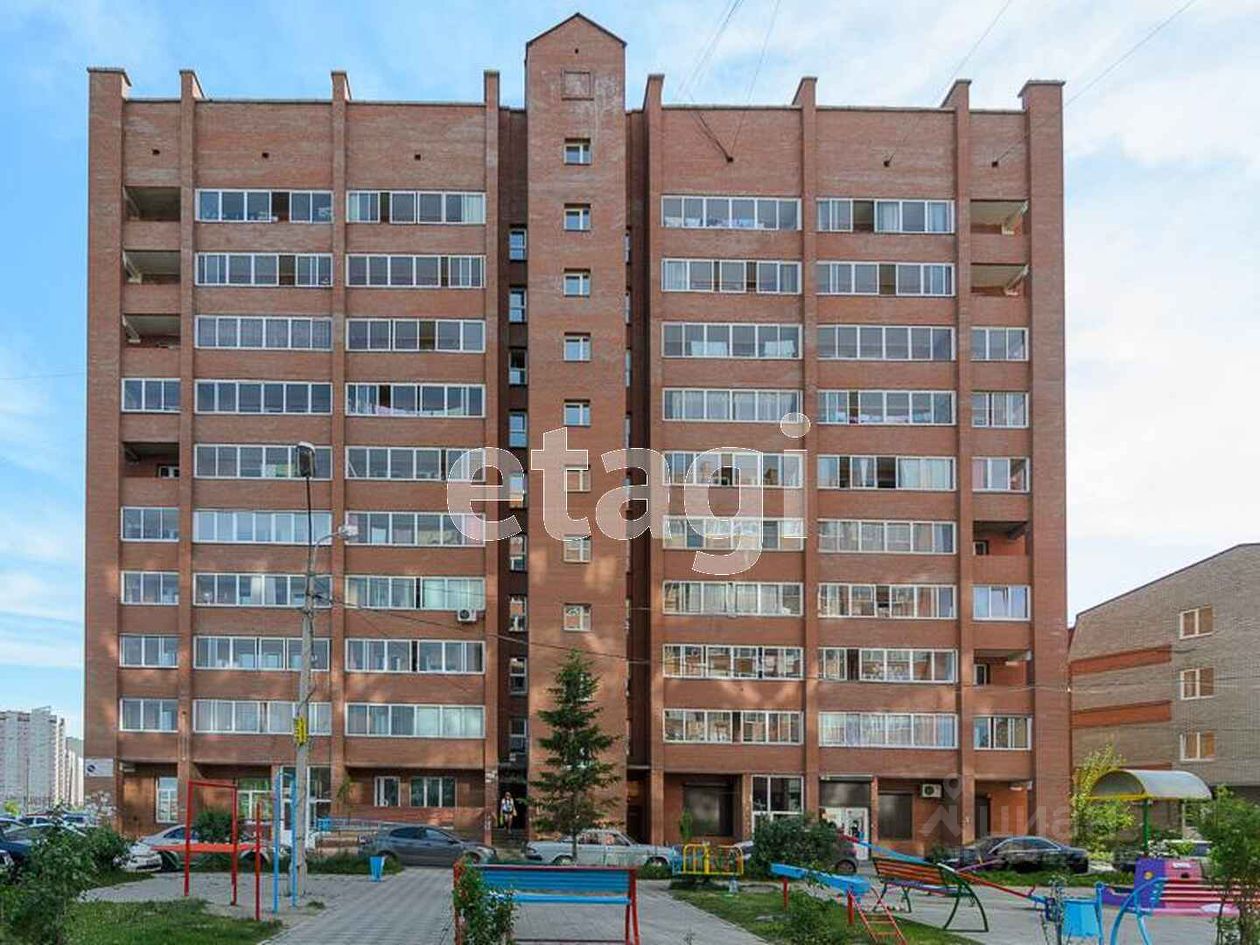 Космонавтов 2 фото. Космонавтов 17 Красноярск. Ул Космонавтов 17 г Красноярск. Космонавтов 17 Екатеринбург. Красноярск улица Космонавтов 17.