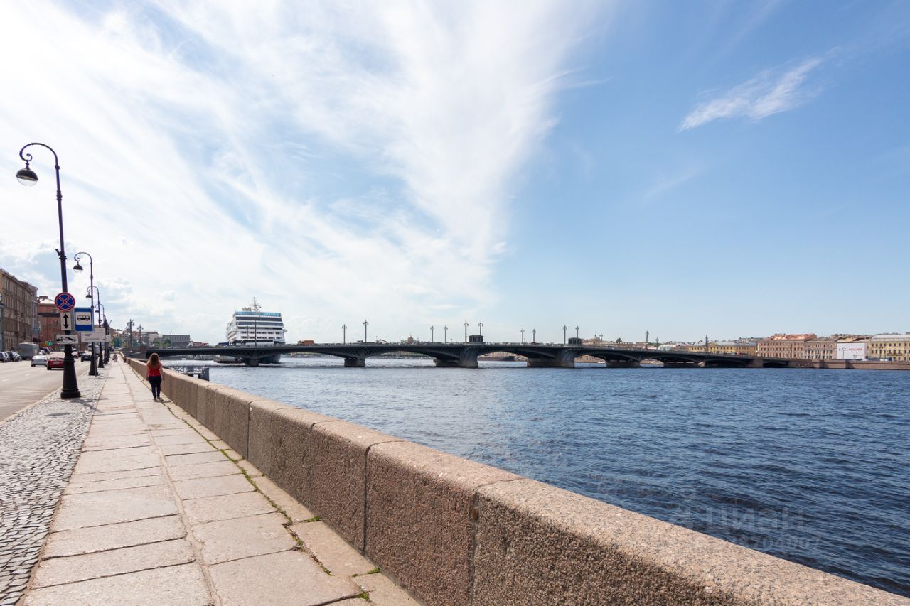 Набережная 1 фото. Английская набережная мост. Город рек английская набережная. Английская набережная 24 в Санкт-Петербурге. Вид на английскую набережную.