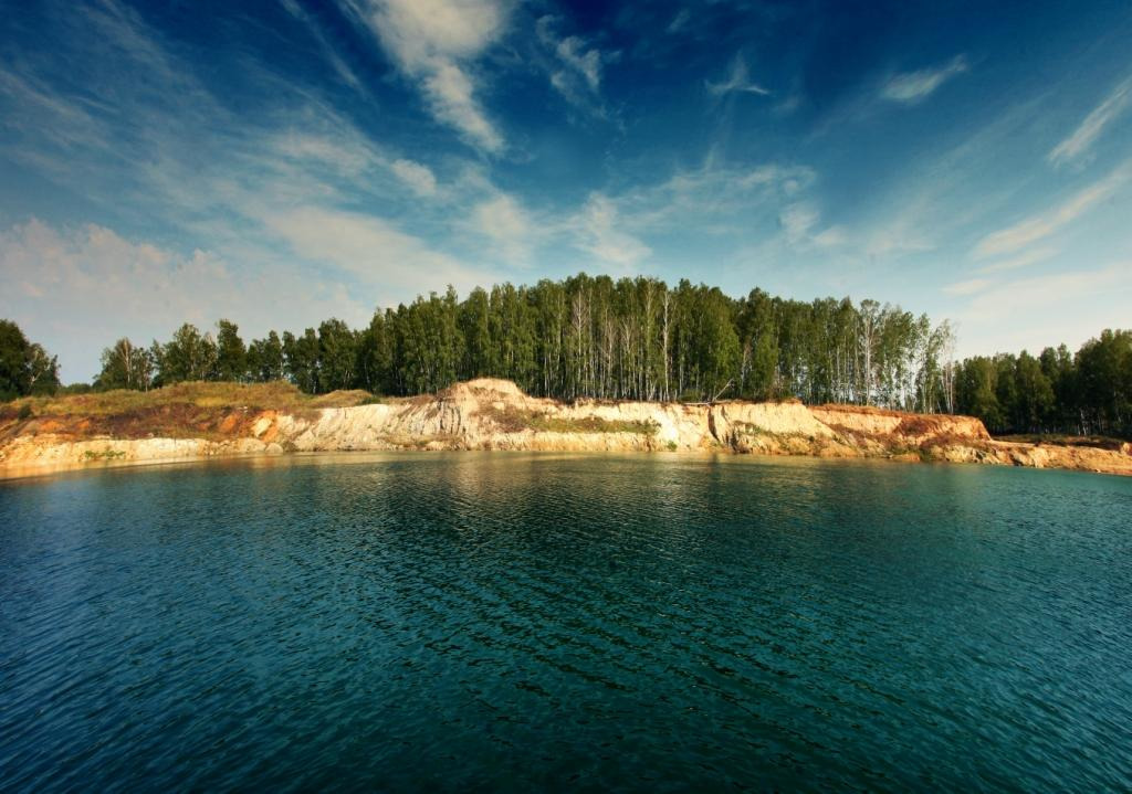 Карьер в чаще. Кременкульский песчаный карьер Челябинск. Кременкуль карьер Челябинск. Карьер Увелка Челябинская область. Челябинская область посёлок Увельский песчаный карьер.